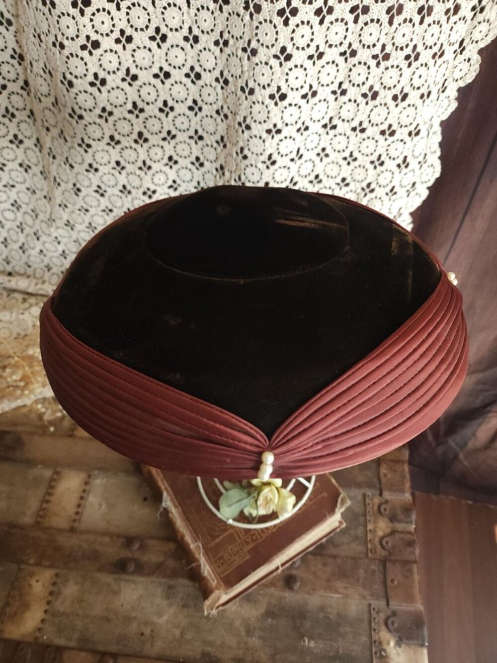 Vintage 1940s Mushroom Tilt Hat With Faux Pearl Trim, Brown Velvet and Satin Mil - Picture 4 of 13